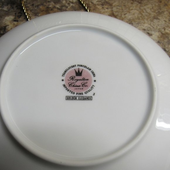 8 ROYALTON CHINA CO. 6 1/2 INCHES DESSERT/BREAD PLATES - Picture 3 of 4